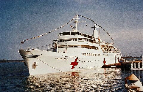 DRK-Hospitalschiff "Helgoland" vor Anker in Da Nang, 1968